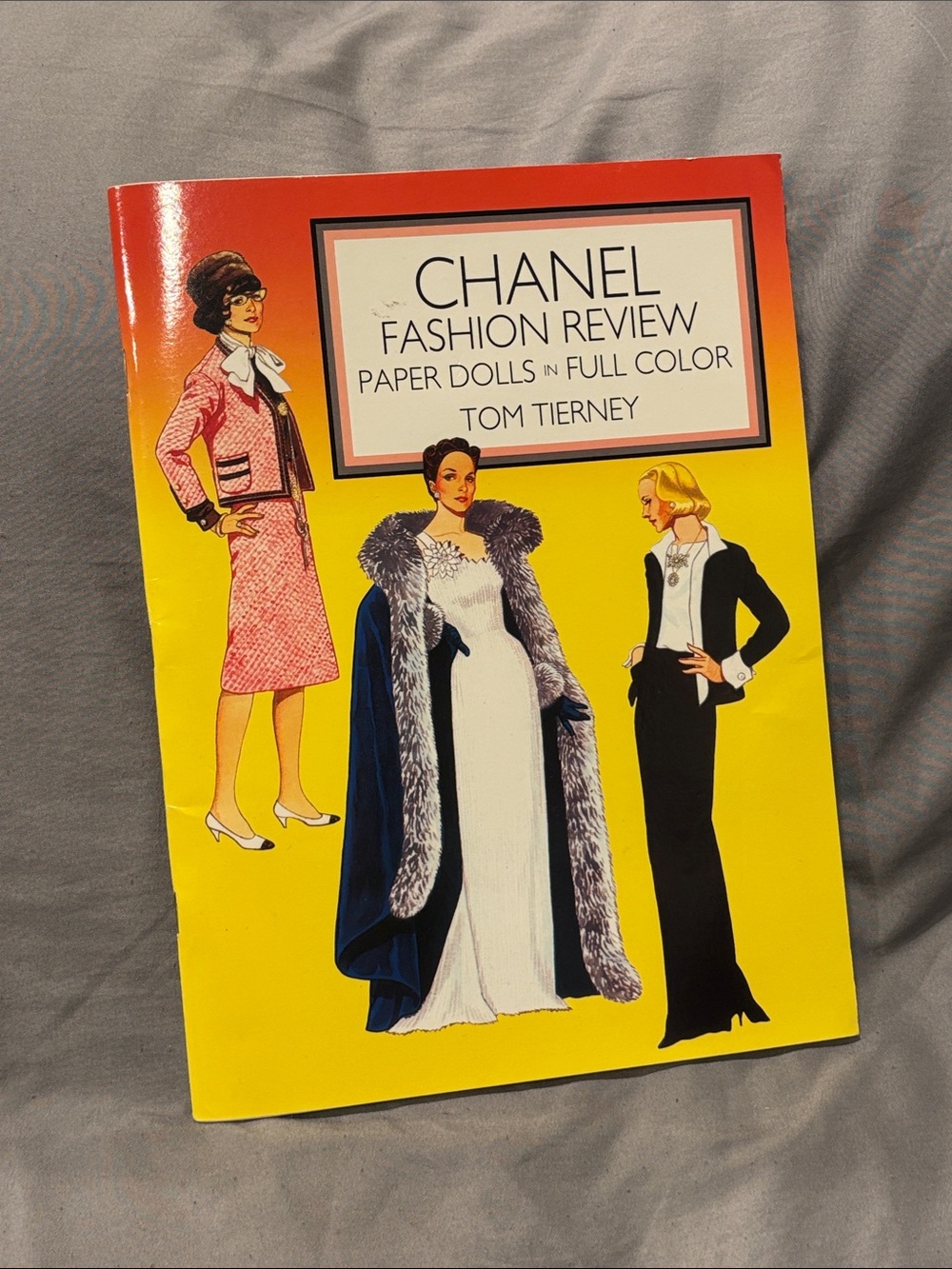 CHANEL Vintage Fashion Review Book